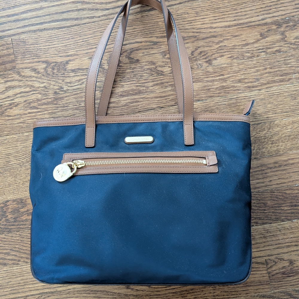 Chic Michael Kors Navy and Tan Women's Tote Bag